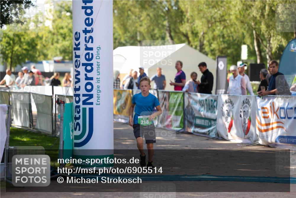 01.09.2024 - 17. Tribühne Triathlon Michael Strokosch http://msf.ph/oto/6905514 01.09.2024 11:07:58 Ziel 218 meine-sportfotos.de