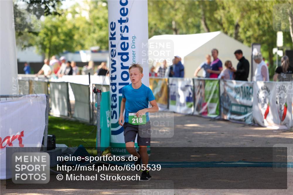 01.09.2024 - 17. Tribühne Triathlon Michael Strokosch http://msf.ph/oto/6905539 01.09.2024 11:07:59 Ziel 218 meine-sportfotos.de