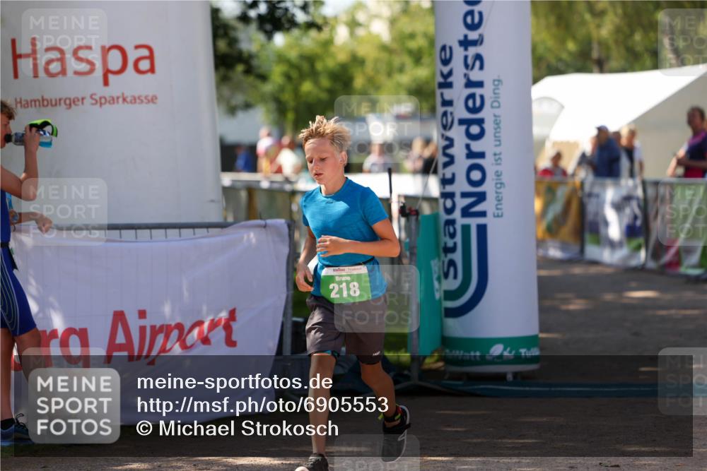 01.09.2024 - 17. Tribühne Triathlon Michael Strokosch http://msf.ph/oto/6905553 01.09.2024 11:08:00 Ziel 218 meine-sportfotos.de