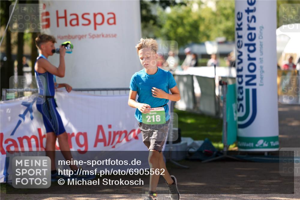 01.09.2024 - 17. Tribühne Triathlon Michael Strokosch http://msf.ph/oto/6905562 01.09.2024 11:08:00 Ziel 218 meine-sportfotos.de