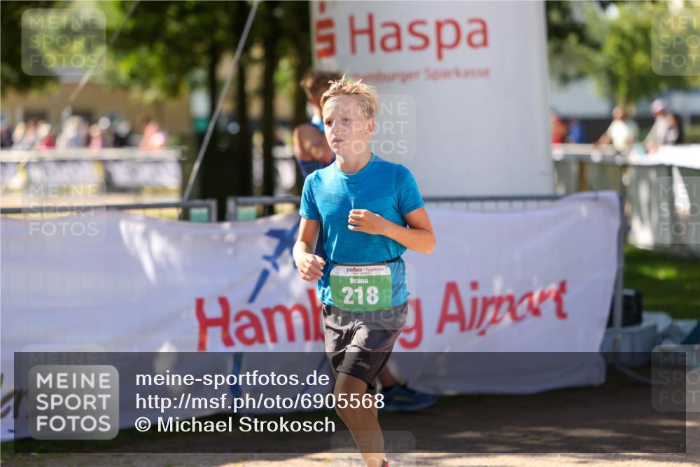 01.09.2024 - 17. Tribühne Triathlon Michael Strokosch http://msf.ph/oto/6905568 01.09.2024 11:08:01 Ziel 218 meine-sportfotos.de