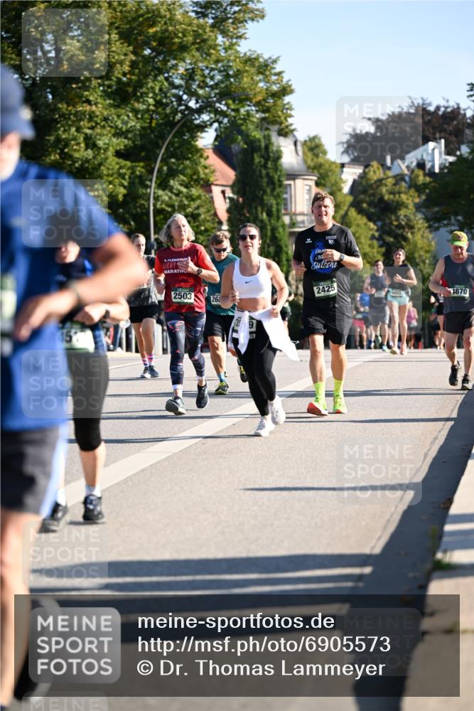 01.09.2024 - BARMER Alsterlauf Dr. Thomas Lammeyer http://msf.ph/oto/6905573 01.09.2024 09:41:17 Laufen 2503, 2425, 4453, 26, 1870 meine-sportfotos.de