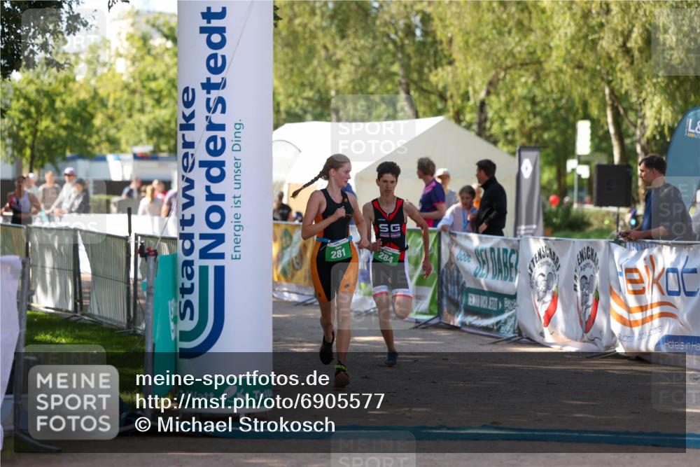 01.09.2024 - 17. Tribühne Triathlon Michael Strokosch http://msf.ph/oto/6905577 01.09.2024 11:08:26 Ziel 281, 284 meine-sportfotos.de