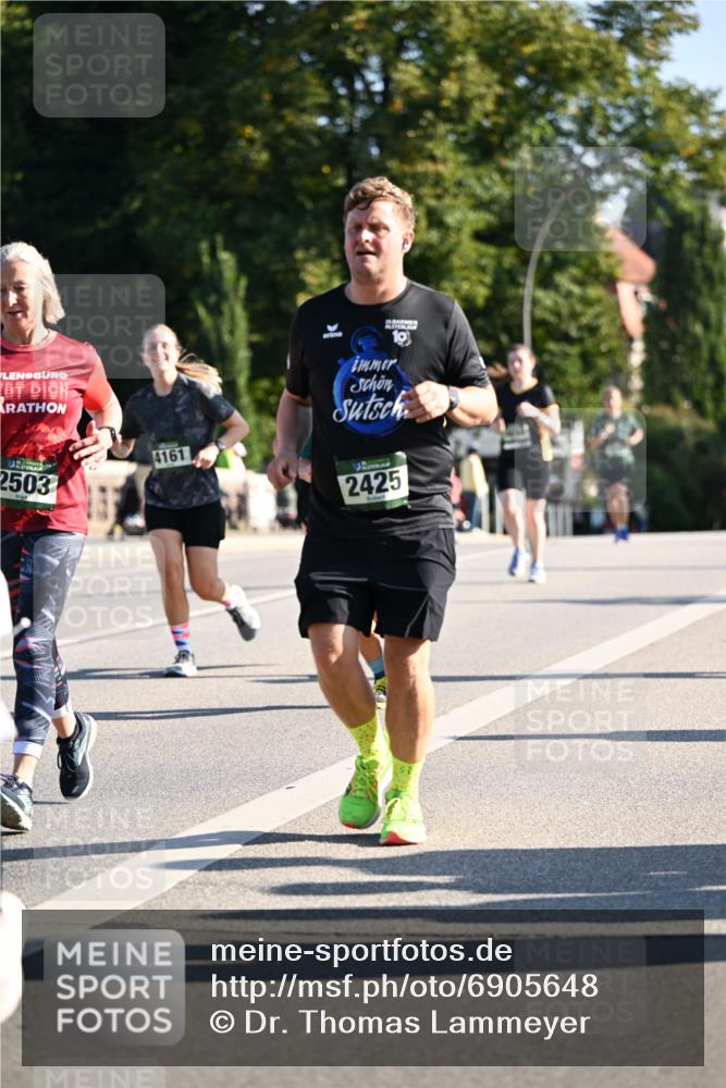 01.09.2024 - BARMER Alsterlauf Dr. Thomas Lammeyer http://msf.ph/oto/6905648 01.09.2024 09:41:21 Laufen 2503, 4161, 2425 meine-sportfotos.de