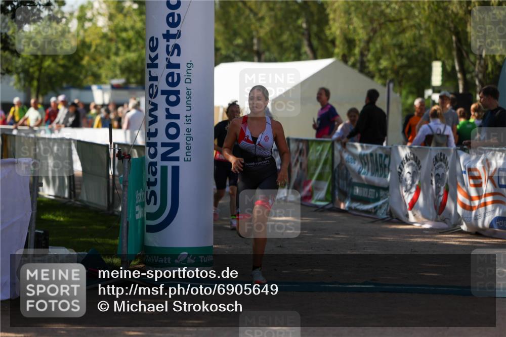 01.09.2024 - 17. Tribühne Triathlon Michael Strokosch http://msf.ph/oto/6905649 01.09.2024 11:08:33 Ziel 279, 1067 meine-sportfotos.de