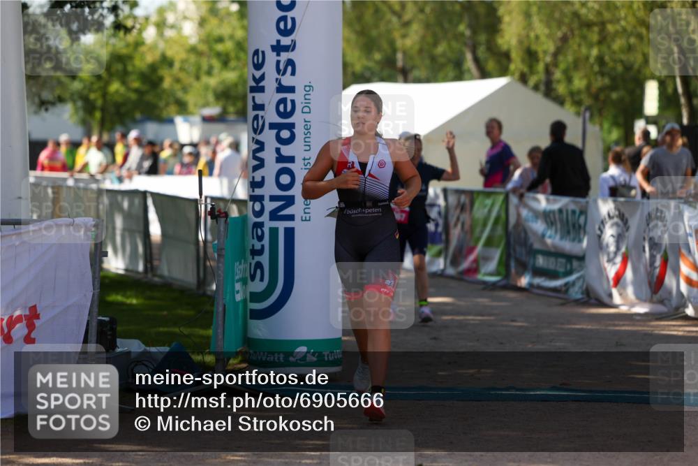 01.09.2024 - 17. Tribühne Triathlon Michael Strokosch http://msf.ph/oto/6905666 01.09.2024 11:08:34 Ziel 279, 1067 meine-sportfotos.de
