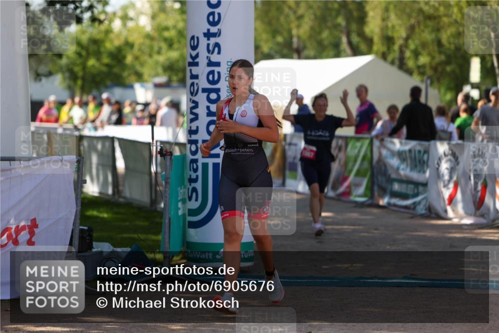 01.09.2024 - 17. Tribühne Triathlon Michael Strokosch http://msf.ph/oto/6905676 01.09.2024 11:08:34 Ziel 279, 1067 meine-sportfotos.de