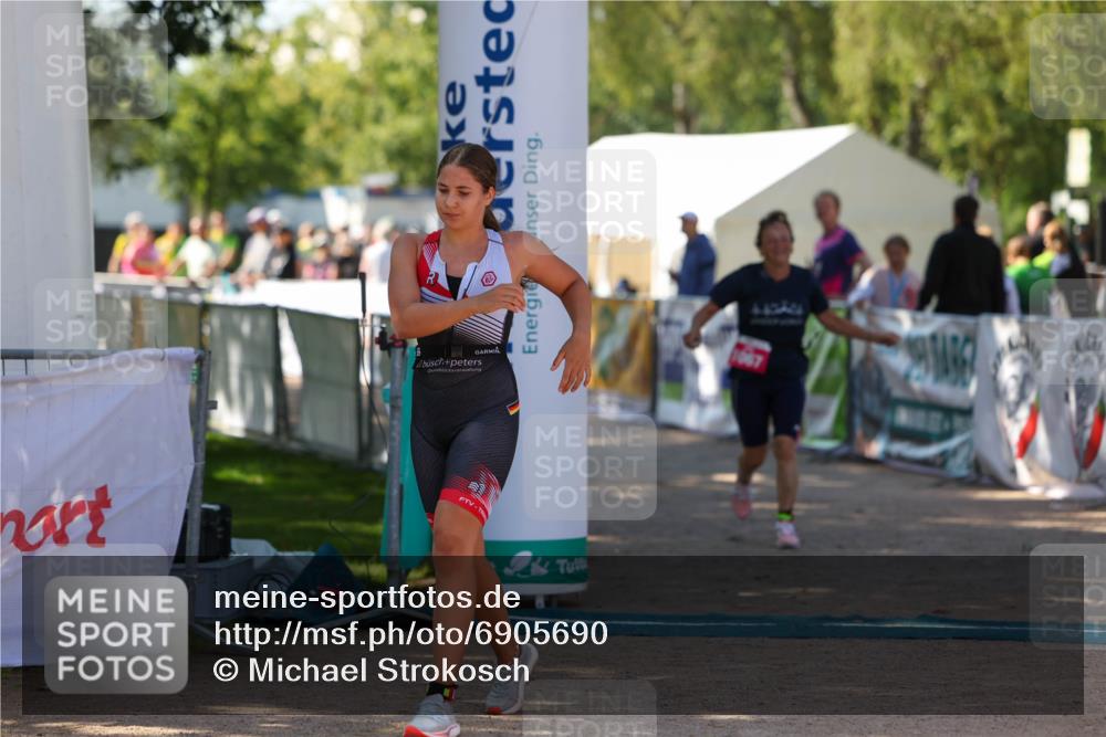 01.09.2024 - 17. Tribühne Triathlon Michael Strokosch http://msf.ph/oto/6905690 01.09.2024 11:08:34 Ziel 279, 1067 meine-sportfotos.de