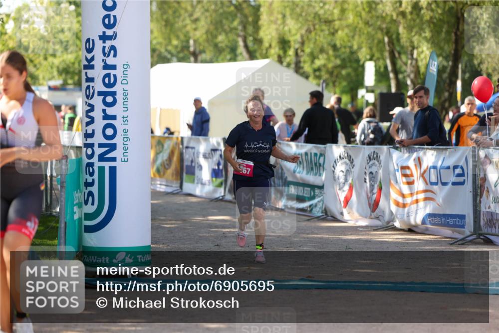 01.09.2024 - 17. Tribühne Triathlon Michael Strokosch http://msf.ph/oto/6905695 01.09.2024 11:08:35 Ziel 279, 1067 meine-sportfotos.de