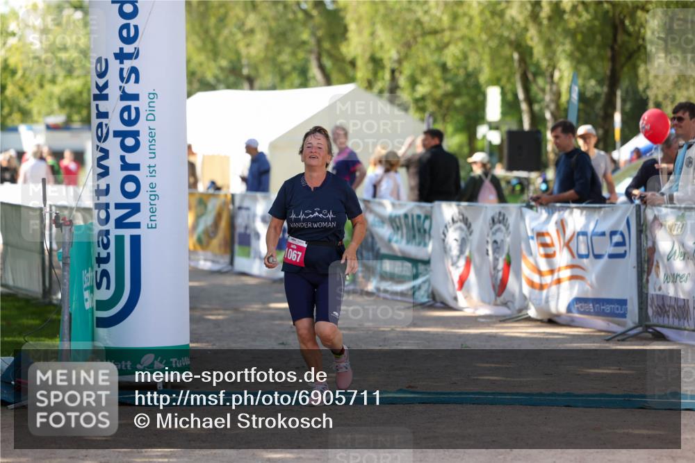 01.09.2024 - 17. Tribühne Triathlon Michael Strokosch http://msf.ph/oto/6905711 01.09.2024 11:08:36 Ziel 279, 1067 meine-sportfotos.de