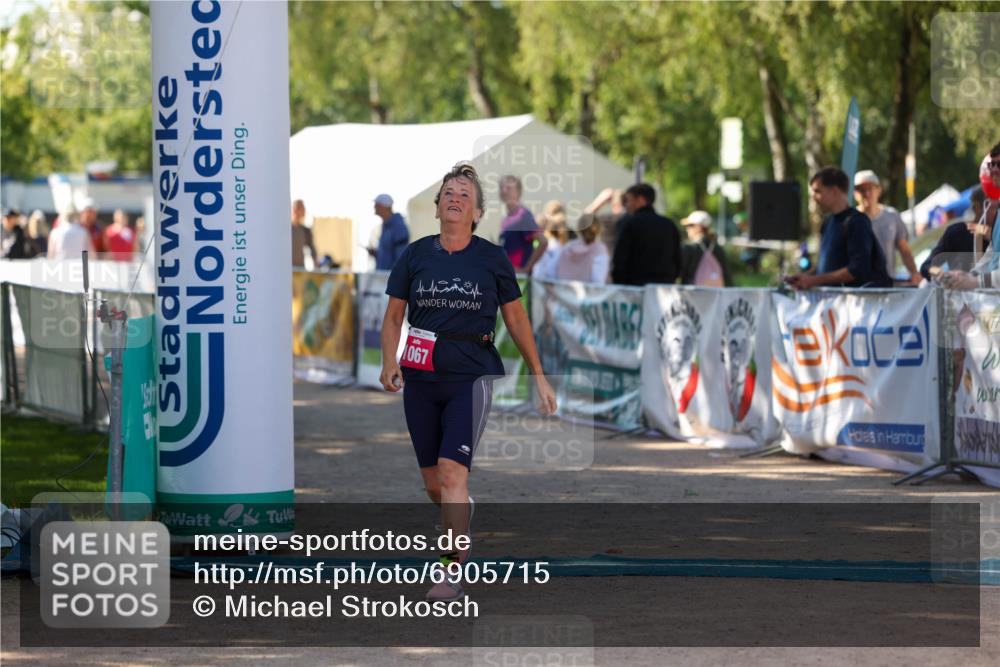 01.09.2024 - 17. Tribühne Triathlon Michael Strokosch http://msf.ph/oto/6905715 01.09.2024 11:08:37 Ziel 279, 1067 meine-sportfotos.de