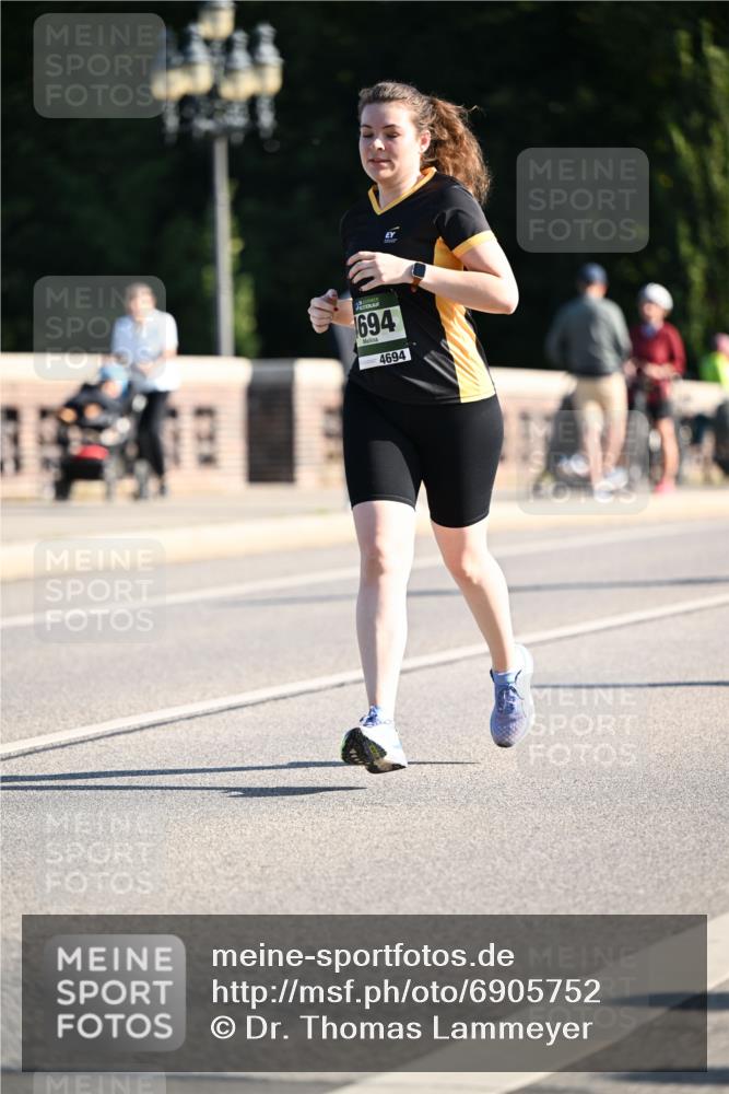 01.09.2024 - BARMER Alsterlauf Dr. Thomas Lammeyer http://msf.ph/oto/6905752 01.09.2024 09:41:24 Laufen 694, 4694 meine-sportfotos.de
