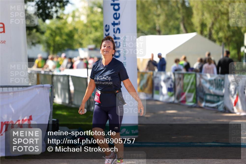 01.09.2024 - 17. Tribühne Triathlon Michael Strokosch http://msf.ph/oto/6905757 01.09.2024 11:08:39 Ziel 1067 meine-sportfotos.de