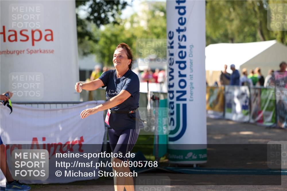 01.09.2024 - 17. Tribühne Triathlon Michael Strokosch http://msf.ph/oto/6905768 01.09.2024 11:08:39 Ziel 1067 meine-sportfotos.de