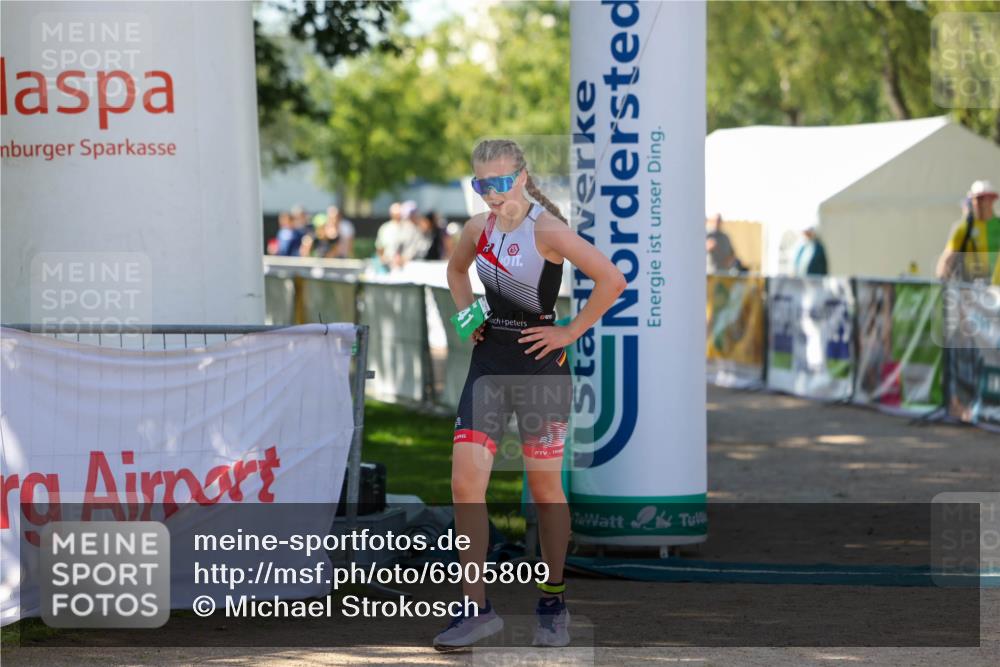 01.09.2024 - 17. Tribühne Triathlon Michael Strokosch http://msf.ph/oto/6905809 01.09.2024 11:09:00 Ziel 241 meine-sportfotos.de