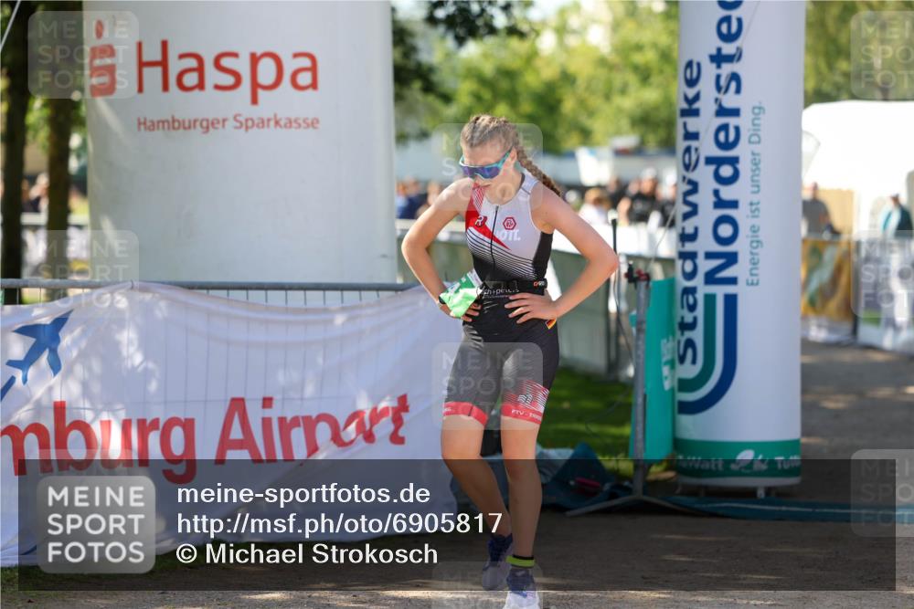 01.09.2024 - 17. Tribühne Triathlon Michael Strokosch http://msf.ph/oto/6905817 01.09.2024 11:09:00 Ziel 241 meine-sportfotos.de