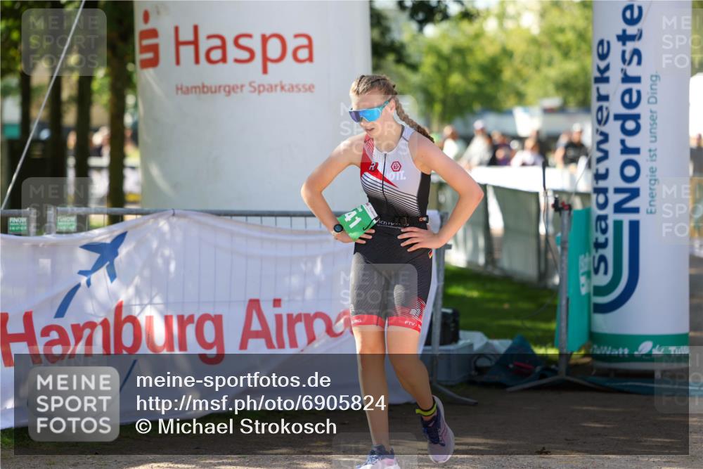 01.09.2024 - 17. Tribühne Triathlon Michael Strokosch http://msf.ph/oto/6905824 01.09.2024 11:09:01 Ziel 241 meine-sportfotos.de