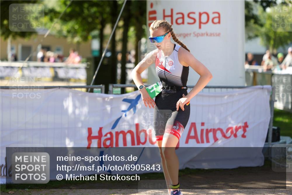 01.09.2024 - 17. Tribühne Triathlon Michael Strokosch http://msf.ph/oto/6905843 01.09.2024 11:09:02 Ziel 241 meine-sportfotos.de
