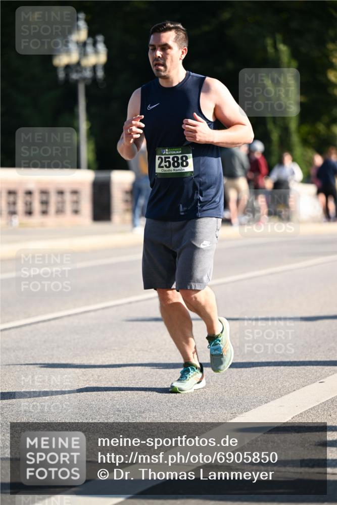 01.09.2024 - BARMER Alsterlauf Dr. Thomas Lammeyer http://msf.ph/oto/6905850 01.09.2024 09:41:29 Laufen 414, 35, 2588 meine-sportfotos.de
