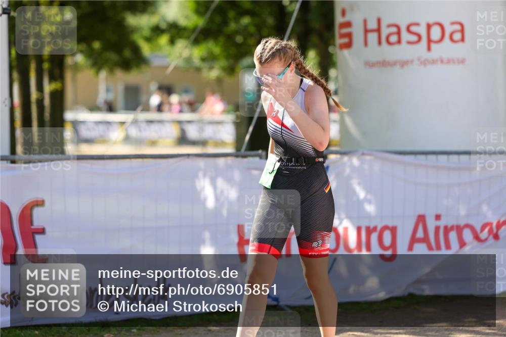 01.09.2024 - 17. Tribühne Triathlon Michael Strokosch http://msf.ph/oto/6905851 01.09.2024 11:09:03 Ziel 241 meine-sportfotos.de