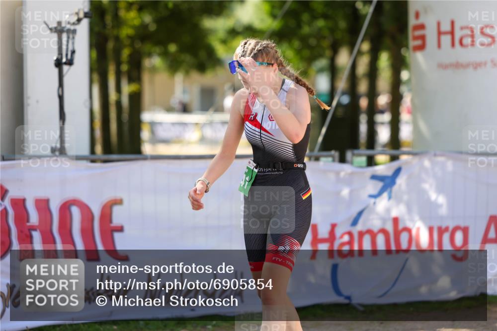 01.09.2024 - 17. Tribühne Triathlon Michael Strokosch http://msf.ph/oto/6905854 01.09.2024 11:09:03 Ziel 241 meine-sportfotos.de