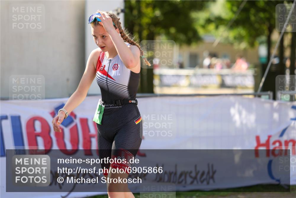 01.09.2024 - 17. Tribühne Triathlon Michael Strokosch http://msf.ph/oto/6905866 01.09.2024 11:09:04 Ziel  meine-sportfotos.de