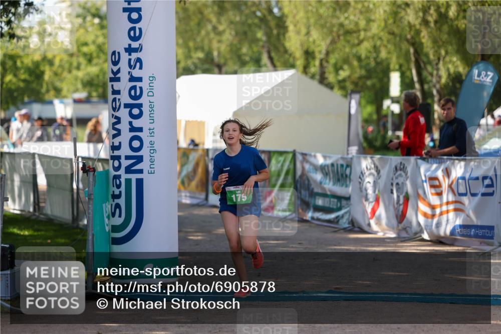 01.09.2024 - 17. Tribühne Triathlon Michael Strokosch http://msf.ph/oto/6905878 01.09.2024 11:09:31 Ziel 175 meine-sportfotos.de