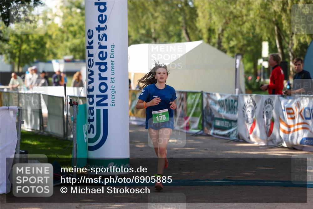 01.09.2024 - 17. Tribühne Triathlon Michael Strokosch http://msf.ph/oto/6905885 01.09.2024 11:09:31 Ziel 175 meine-sportfotos.de