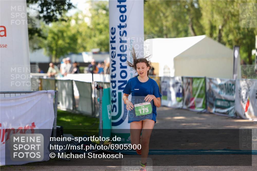 01.09.2024 - 17. Tribühne Triathlon Michael Strokosch http://msf.ph/oto/6905900 01.09.2024 11:09:32 Ziel 175 meine-sportfotos.de