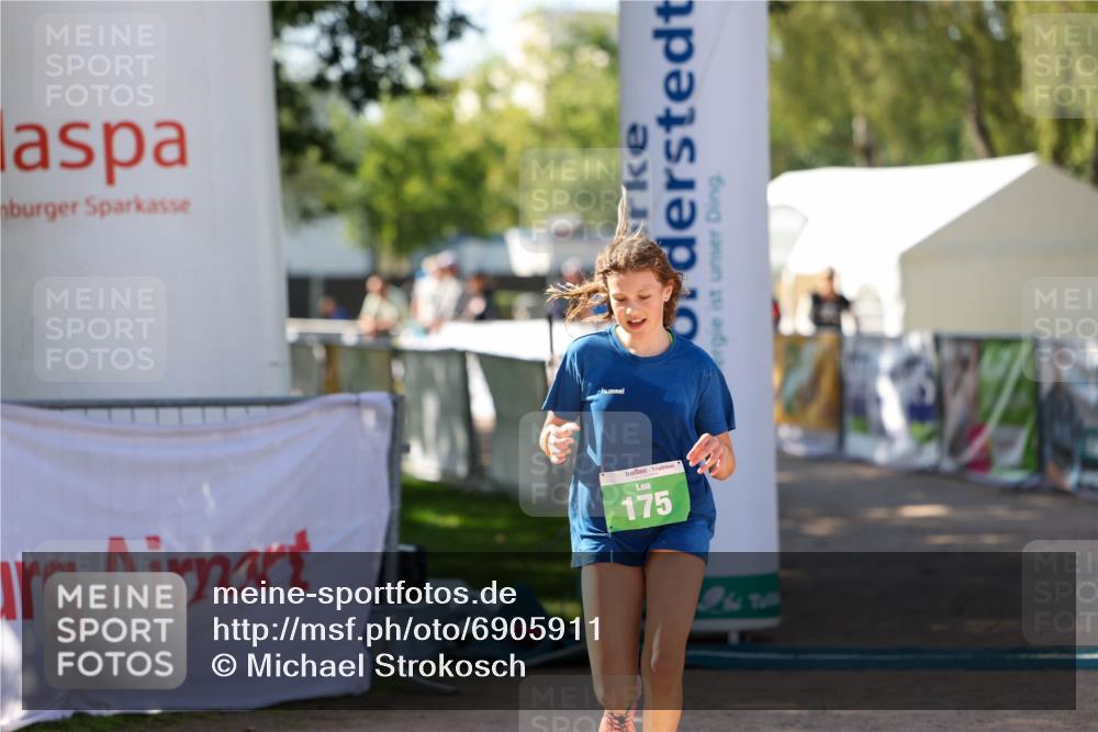 01.09.2024 - 17. Tribühne Triathlon Michael Strokosch http://msf.ph/oto/6905911 01.09.2024 11:09:33 Ziel 175 meine-sportfotos.de