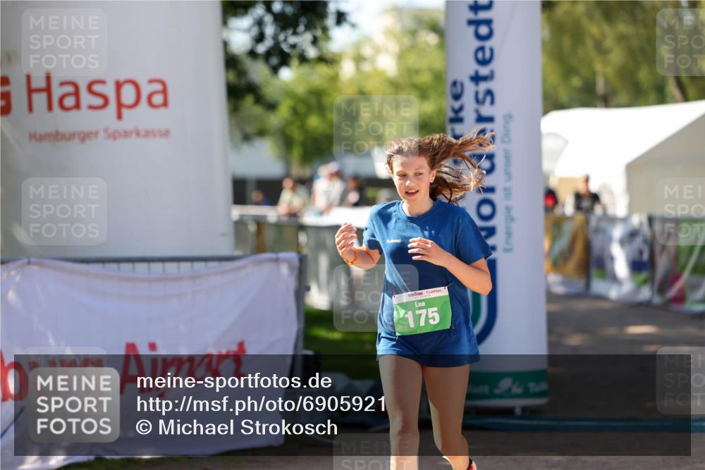 01.09.2024 - 17. Tribühne Triathlon Michael Strokosch http://msf.ph/oto/6905921 01.09.2024 11:09:33 Ziel 175 meine-sportfotos.de