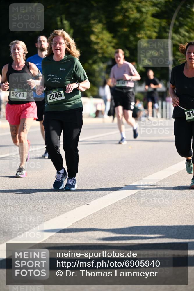01.09.2024 - BARMER Alsterlauf Dr. Thomas Lammeyer http://msf.ph/oto/6905940 01.09.2024 09:41:34 Laufen 5271, 2245, 51 meine-sportfotos.de