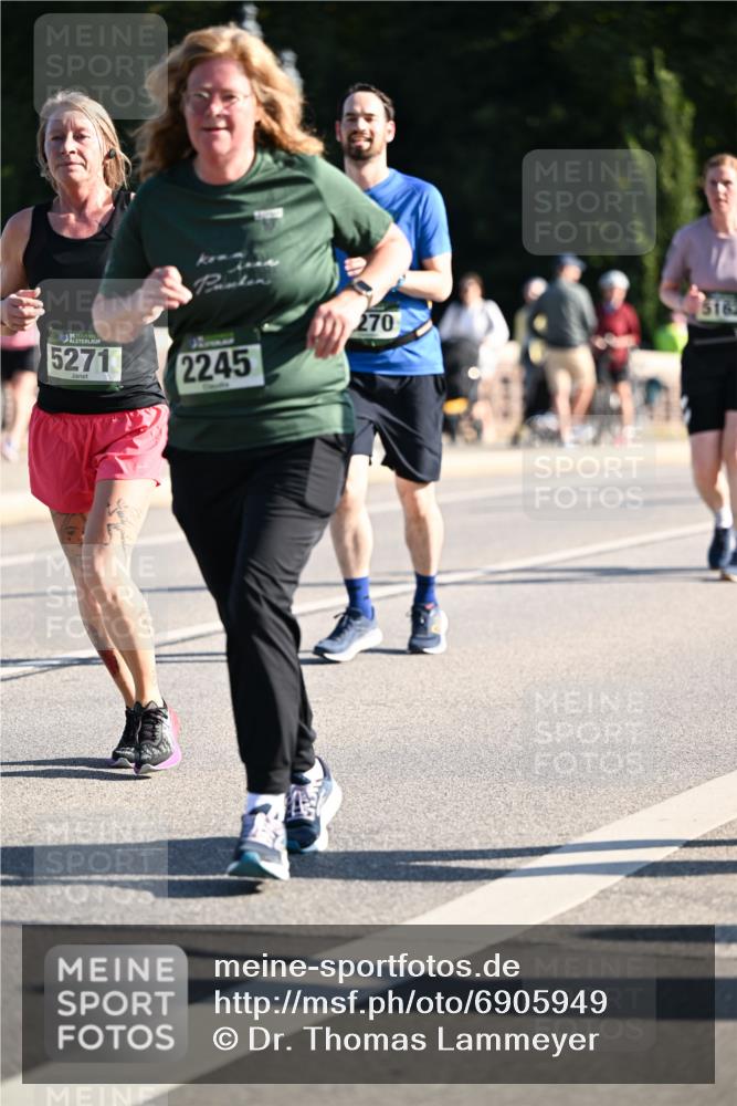 01.09.2024 - BARMER Alsterlauf Dr. Thomas Lammeyer http://msf.ph/oto/6905949 01.09.2024 09:41:35 Laufen 135, 5271, 2245, 270, 516 meine-sportfotos.de