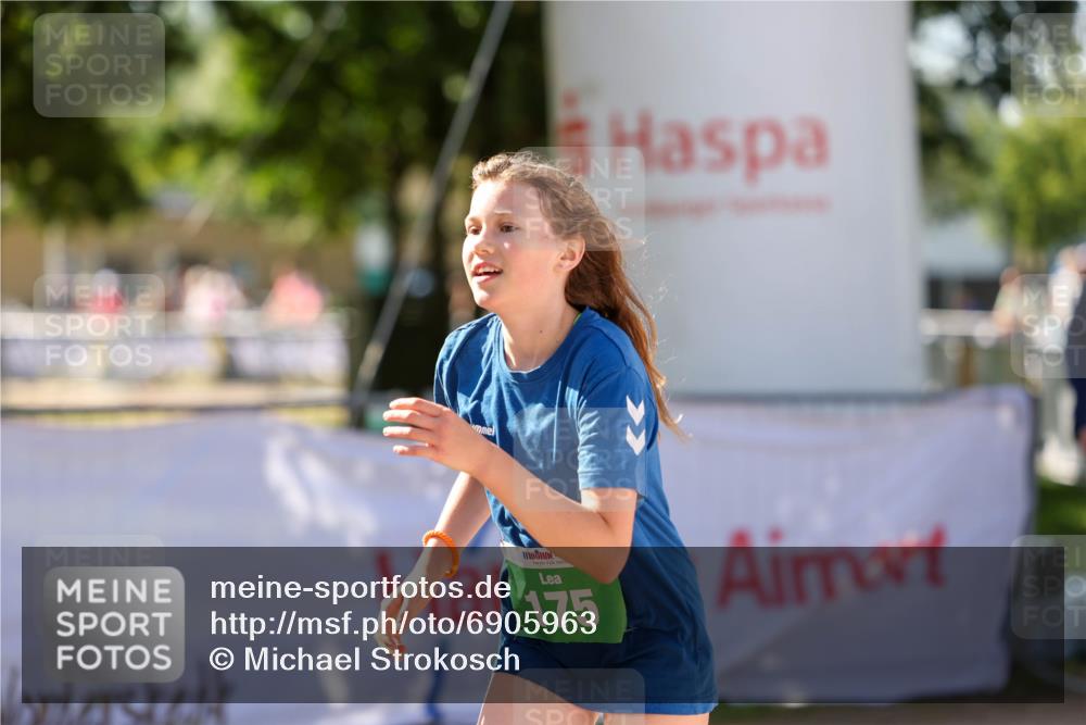 01.09.2024 - 17. Tribühne Triathlon Michael Strokosch http://msf.ph/oto/6905963 01.09.2024 11:09:35 Ziel 175 meine-sportfotos.de