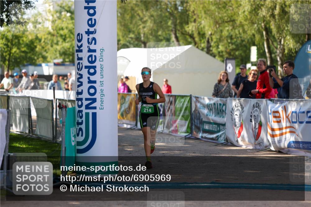 01.09.2024 - 17. Tribühne Triathlon Michael Strokosch http://msf.ph/oto/6905969 01.09.2024 11:09:48 Ziel 214 meine-sportfotos.de