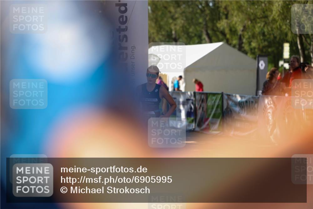01.09.2024 - 17. Tribühne Triathlon Michael Strokosch http://msf.ph/oto/6905995 01.09.2024 11:09:49 Ziel 214 meine-sportfotos.de