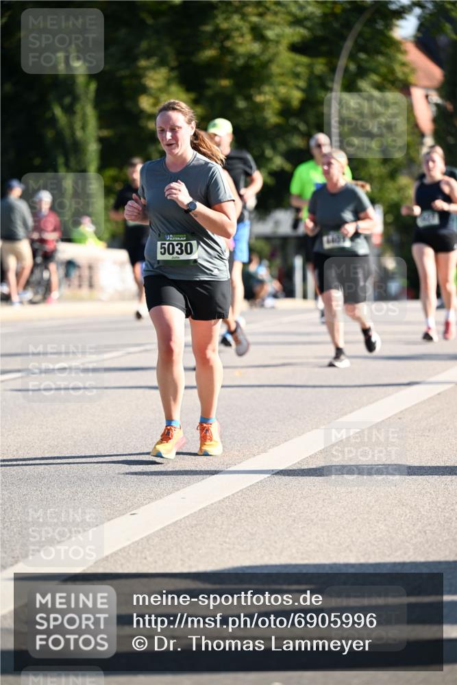 01.09.2024 - BARMER Alsterlauf Dr. Thomas Lammeyer http://msf.ph/oto/6905996 01.09.2024 09:41:37 Laufen 5030 meine-sportfotos.de