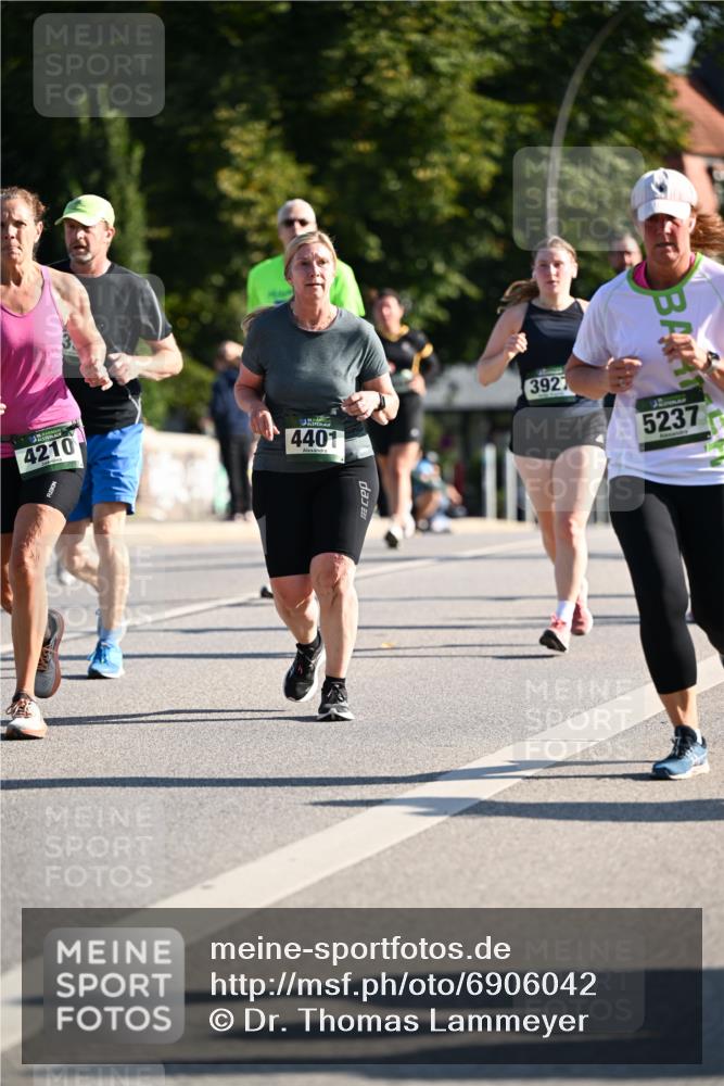 01.09.2024 - BARMER Alsterlauf Dr. Thomas Lammeyer http://msf.ph/oto/6906042 01.09.2024 09:41:39 Laufen 4210, 4401, 3927, 5237 meine-sportfotos.de