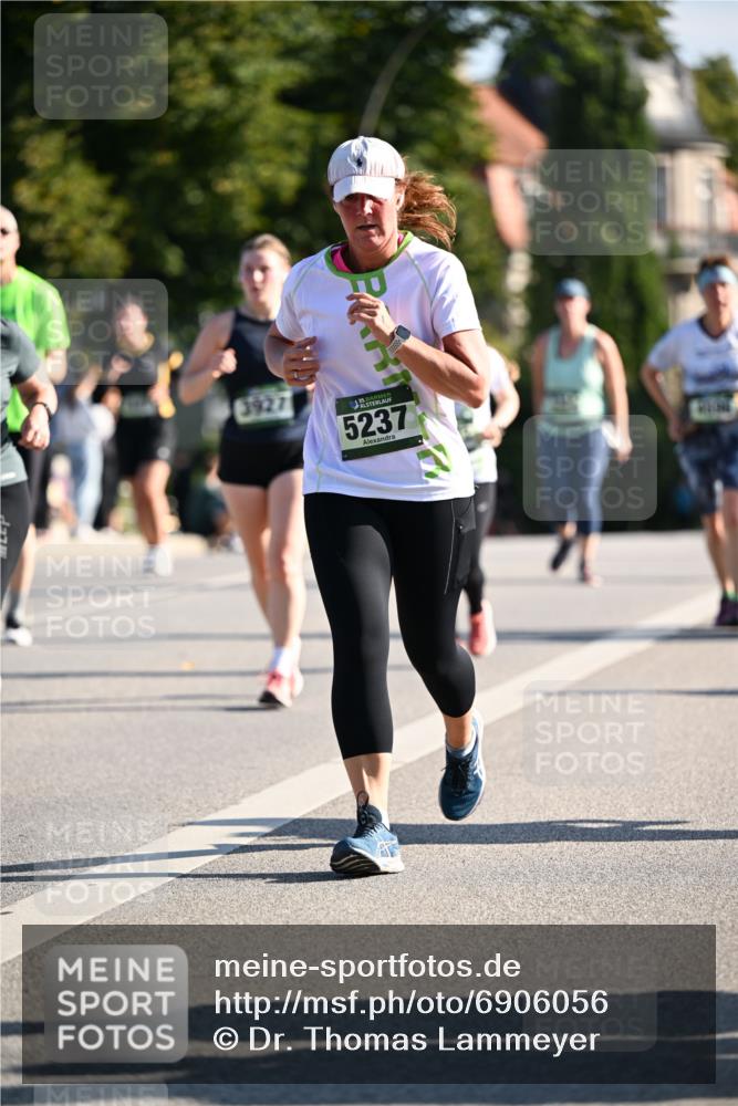 01.09.2024 - BARMER Alsterlauf Dr. Thomas Lammeyer http://msf.ph/oto/6906056 01.09.2024 09:41:40 Laufen 3927, 35, 5237 meine-sportfotos.de