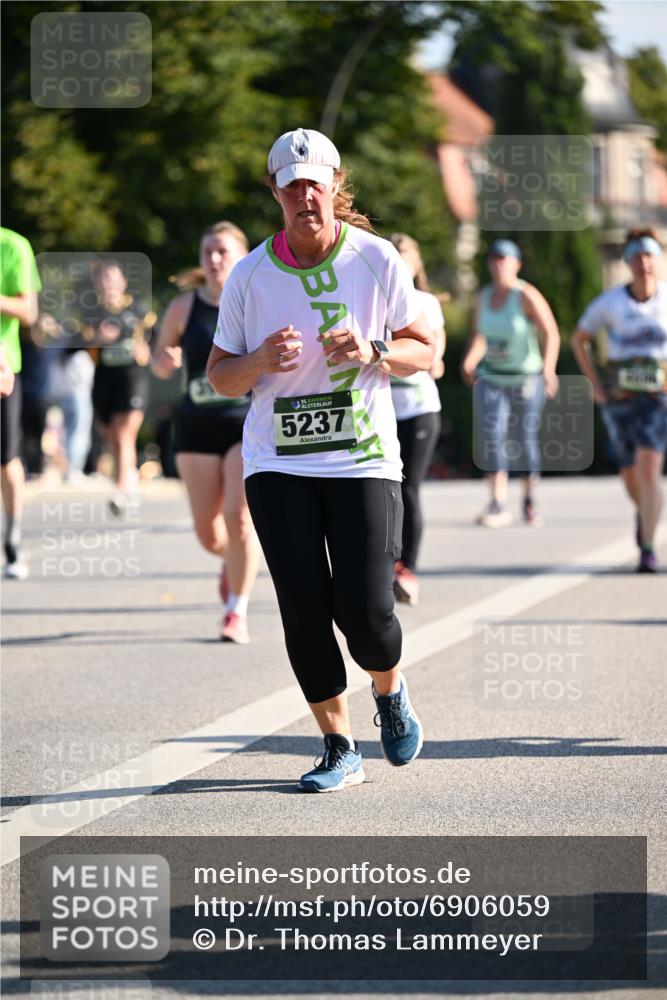 01.09.2024 - BARMER Alsterlauf Dr. Thomas Lammeyer http://msf.ph/oto/6906059 01.09.2024 09:41:40 Laufen 5237 meine-sportfotos.de