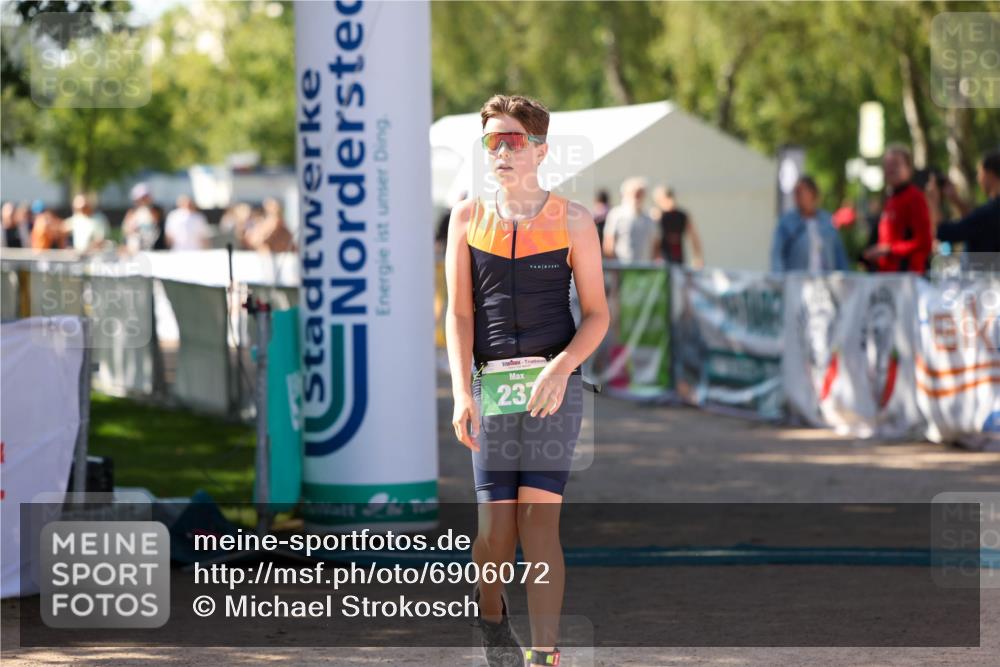 01.09.2024 - 17. Tribühne Triathlon Michael Strokosch http://msf.ph/oto/6906072 01.09.2024 11:10:04 Ziel 237 meine-sportfotos.de