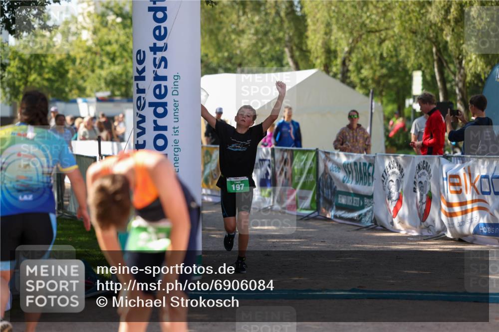 01.09.2024 - 17. Tribühne Triathlon Michael Strokosch http://msf.ph/oto/6906084 01.09.2024 11:10:17 Ziel 108, 180, 189, 197 meine-sportfotos.de