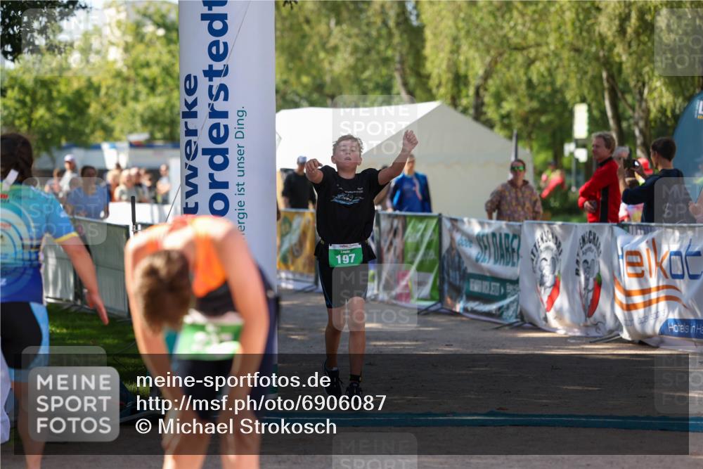 01.09.2024 - 17. Tribühne Triathlon Michael Strokosch http://msf.ph/oto/6906087 01.09.2024 11:10:17 Ziel 108, 180, 189, 197 meine-sportfotos.de
