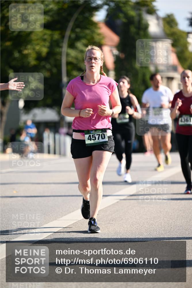 01.09.2024 - BARMER Alsterlauf Dr. Thomas Lammeyer http://msf.ph/oto/6906110 01.09.2024 09:41:45 Laufen 4570, 4361 meine-sportfotos.de