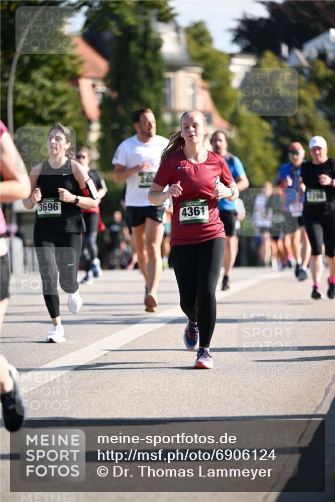 01.09.2024 - BARMER Alsterlauf Dr. Thomas Lammeyer http://msf.ph/oto/6906124 01.09.2024 09:41:46 Laufen 3696, 240, 4361 meine-sportfotos.de