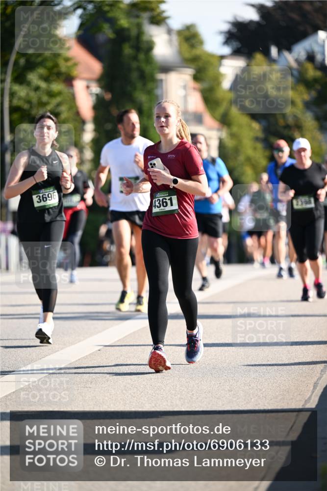 01.09.2024 - BARMER Alsterlauf Dr. Thomas Lammeyer http://msf.ph/oto/6906133 01.09.2024 09:41:46 Laufen 3696, 4361, 23 meine-sportfotos.de