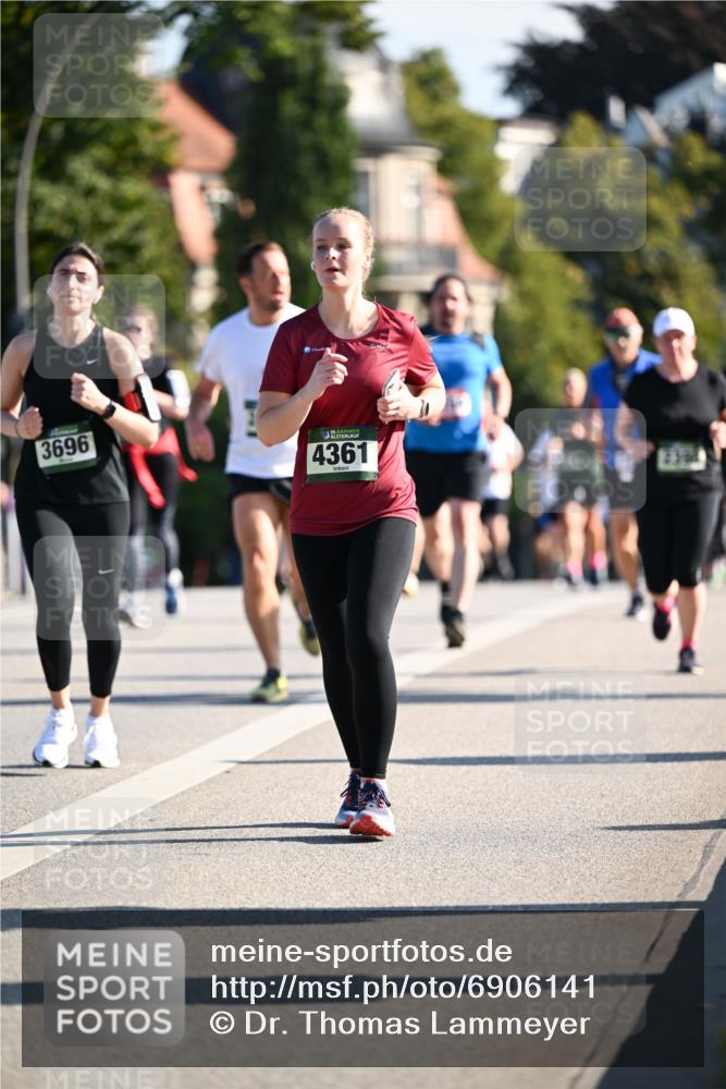01.09.2024 - BARMER Alsterlauf Dr. Thomas Lammeyer http://msf.ph/oto/6906141 01.09.2024 09:41:46 Laufen 3696, 4361 meine-sportfotos.de