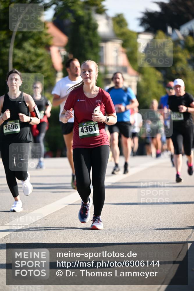 01.09.2024 - BARMER Alsterlauf Dr. Thomas Lammeyer http://msf.ph/oto/6906144 01.09.2024 09:41:47 Laufen 3696, 4361 meine-sportfotos.de