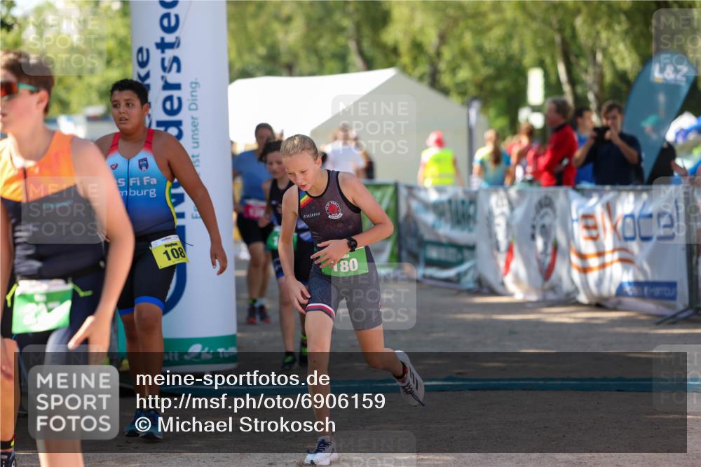 01.09.2024 - 17. Tribühne Triathlon Michael Strokosch http://msf.ph/oto/6906159 01.09.2024 11:10:23 Ziel 108, 138, 180, 189, 193 meine-sportfotos.de