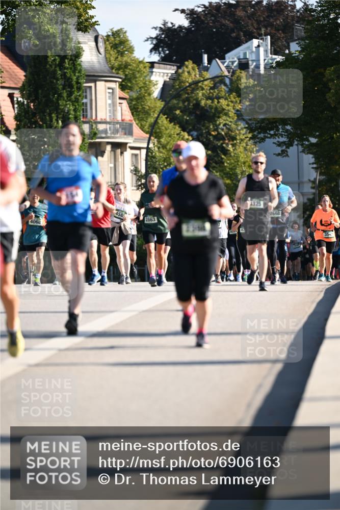 01.09.2024 - BARMER Alsterlauf Dr. Thomas Lammeyer http://msf.ph/oto/6906163 01.09.2024 09:41:48 Laufen 4068, 4585, 2863, 4003, 47, 1325, 2668, 354 meine-sportfotos.de